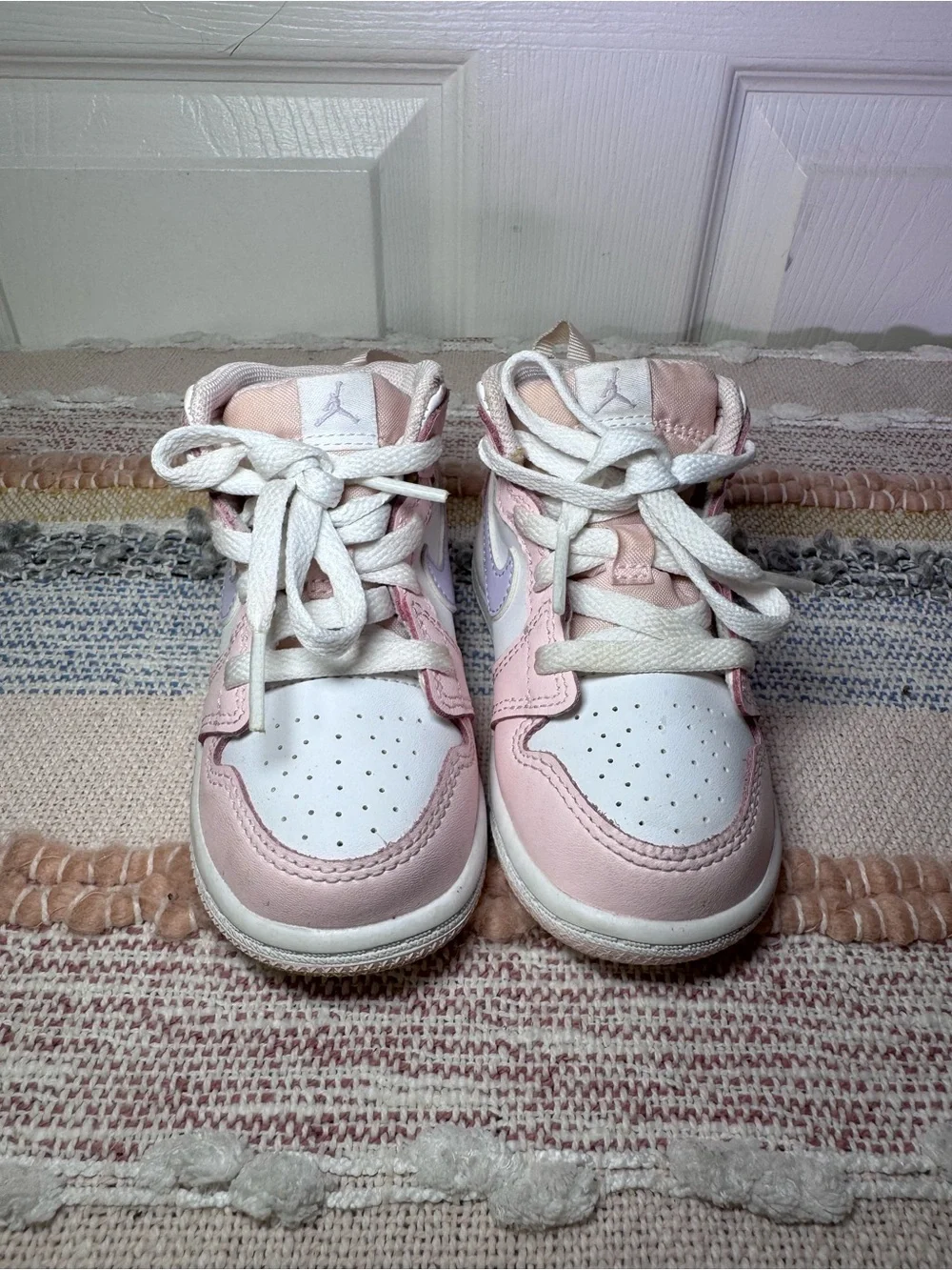 Nike Aur Jordan 1 Kids Pink, White and Purple High-Top Sneakers